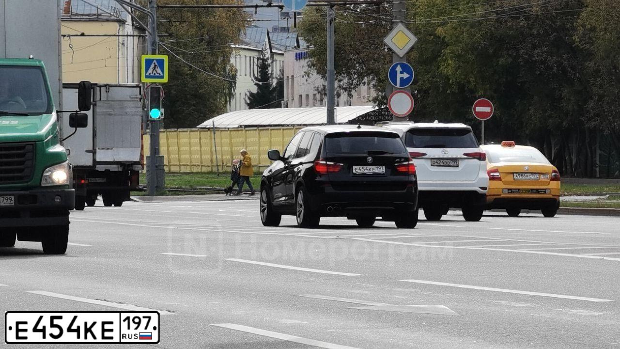 Фото автомобиля BMW X3, 2011 — госномер Е454КЕ197. Цвет: ЧЕРНЫЙ