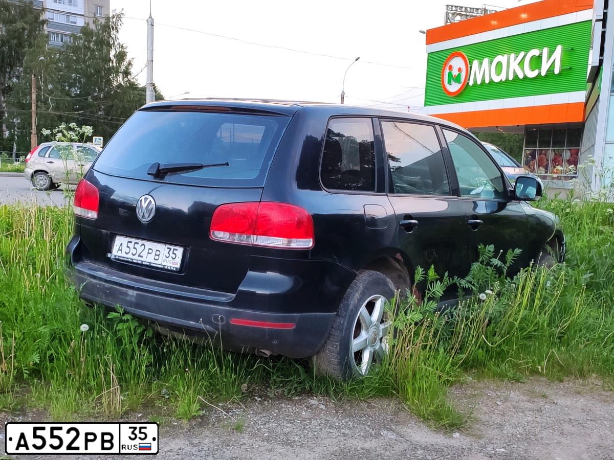 Фото автомобиля VOLKSWAGEN TOUAREG, 2003 — госномер А552РВ35. Цвет: ЧЕРНЫЙ