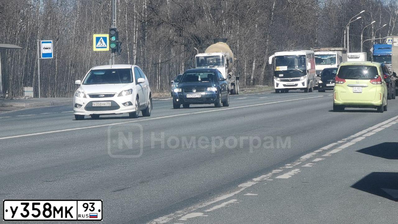 Фото автомобиля RENAULT LOGAN, 2007 — госномер Е358МК93. Цвет: ТЕМНО-СЕРЫЙ