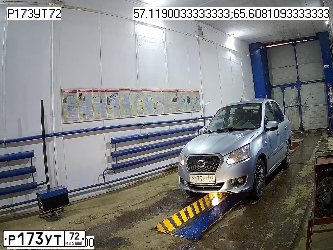 Фото автомобиля LADA 2190 GRANTA, 2013 — госномер Е692РУ62. Цвет: Сине-Черный