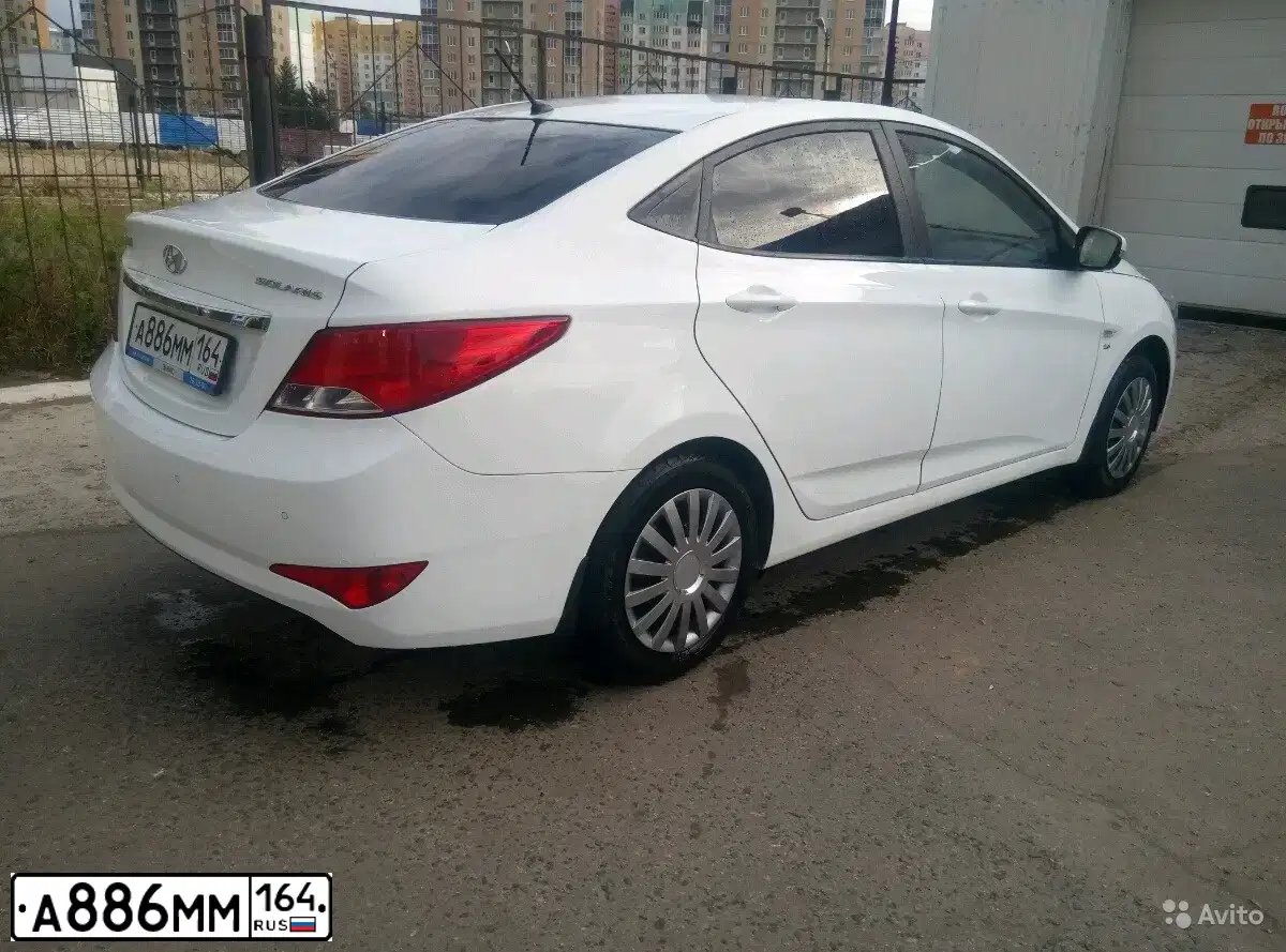 Фото автомобиля HYUNDAI SOLARIS, 2015 — госномер М632ТТ164. Цвет: Белый