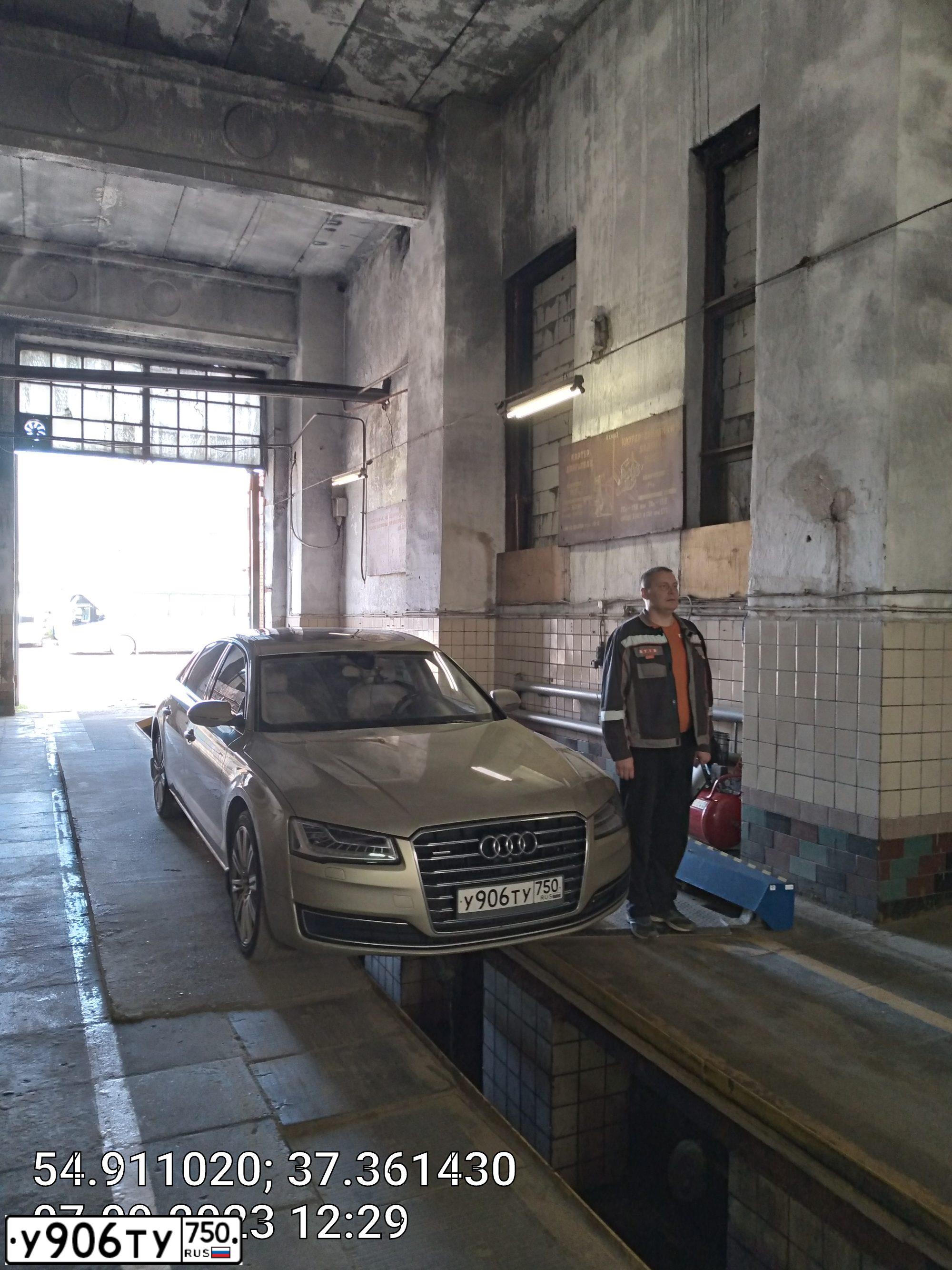 Фото автомобиля AUDI A8, 2015 — госномер У906ТУ750. Цвет: БЕЖЕВЫЙ