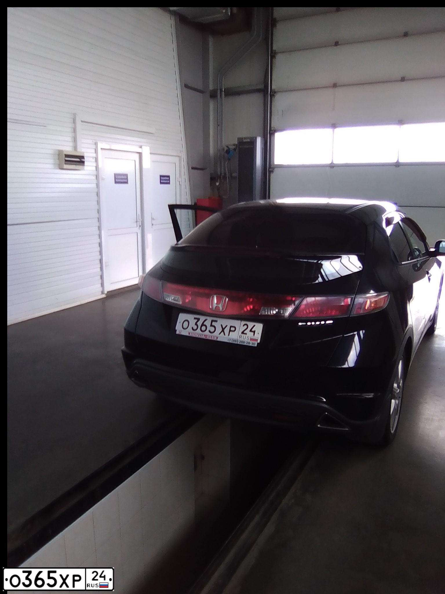 Фото автомобиля HONDA CIVIC, 2008 — госномер О365ХР24. Цвет: ЧЕРНЫЙ