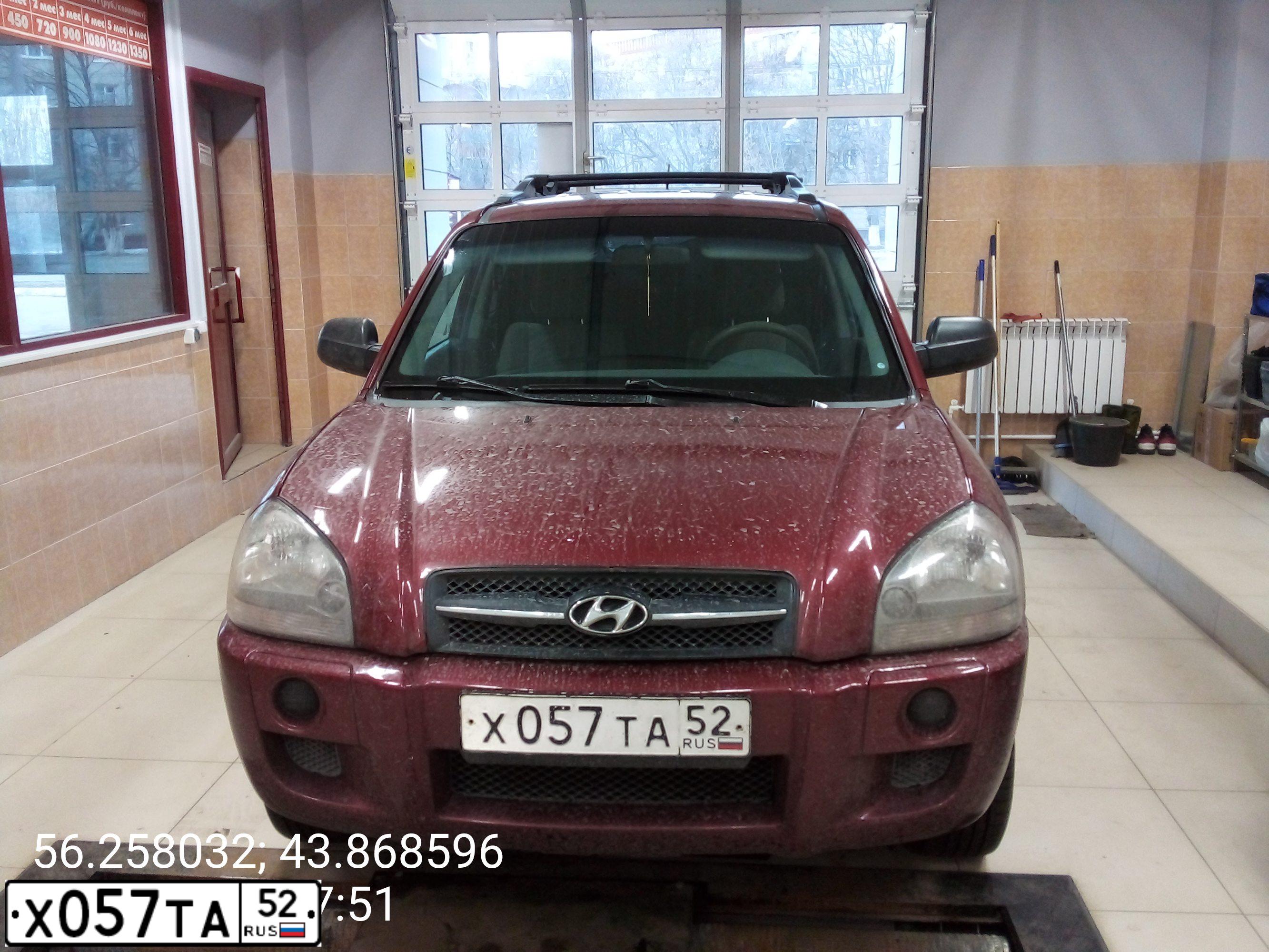 Фото автомобиля HYUNDAI TUCSON, 2005 — госномер Т727АМ152. Цвет: ТЕМНО-КРАСНЫЙ