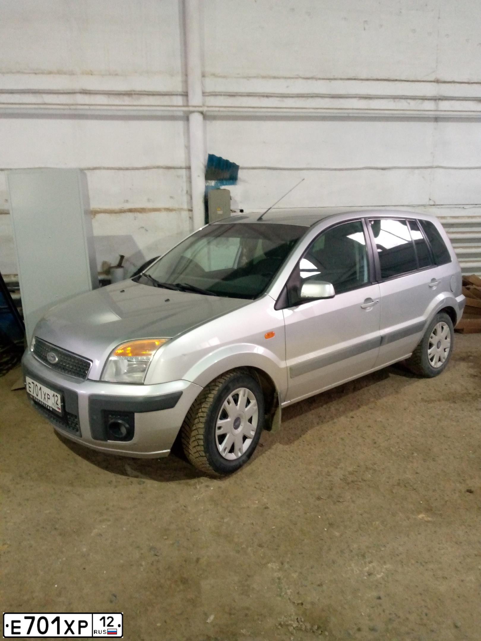 Фото автомобиля FORD FUSION, 2007 — госномер Е701ХР12. Цвет: СЕРЕБРИСТЫЙ
