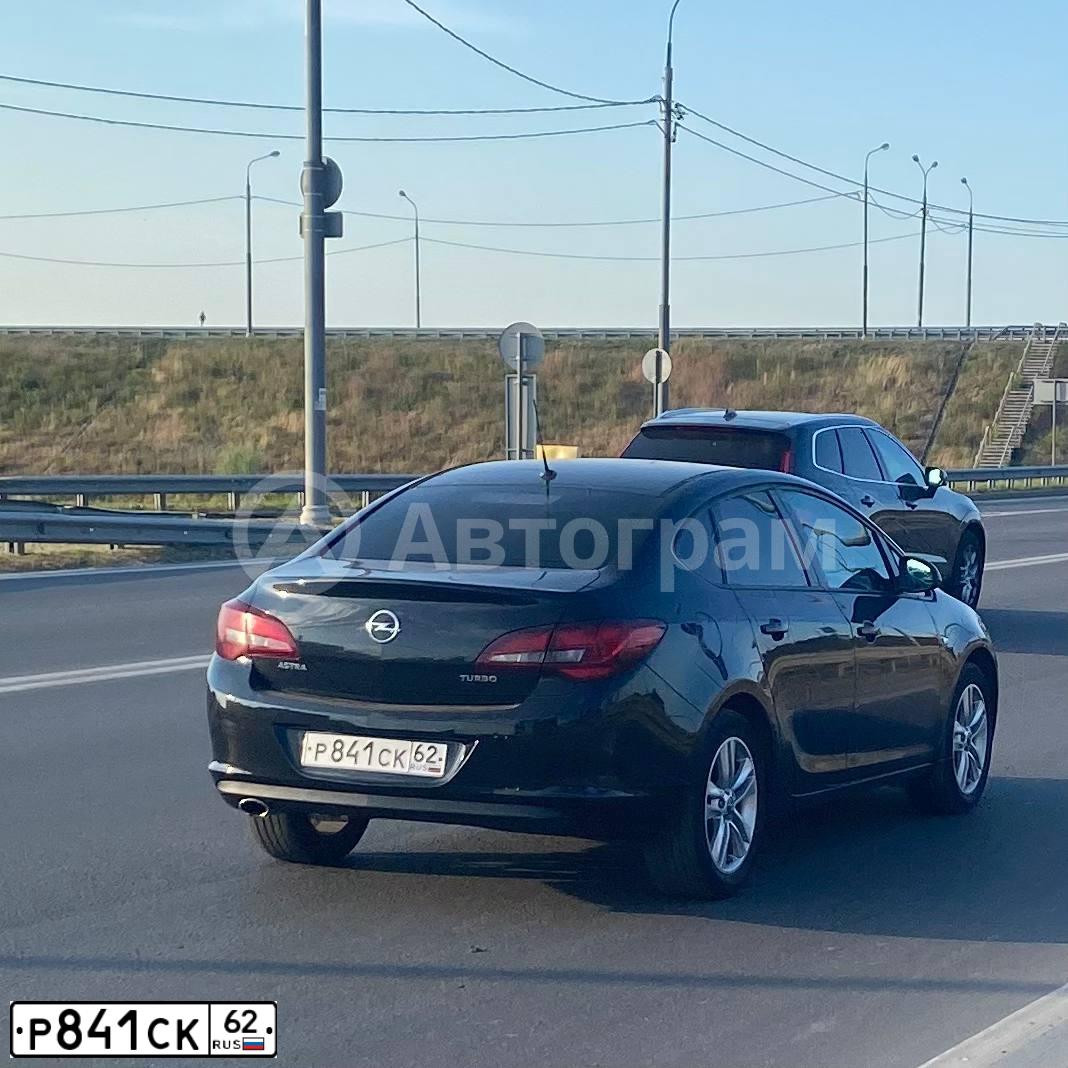 Фото автомобиля OPEL ASTRA, 2013 — госномер Р565ЕО126. Цвет: ЧЕРНЫЙ МЕТАЛЛИК