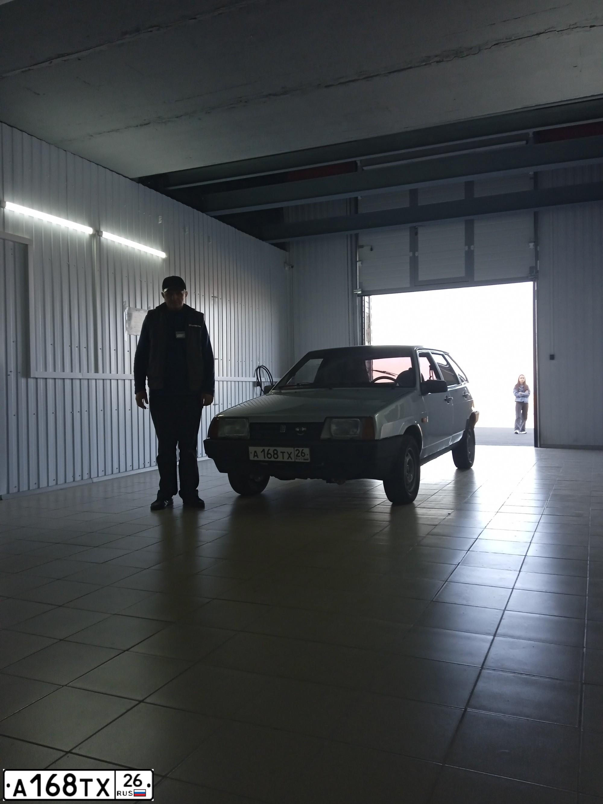 Фото автомобиля LADA 2109, 2002 — госномер У025ЕО05. Цвет: СЕРЫЙ