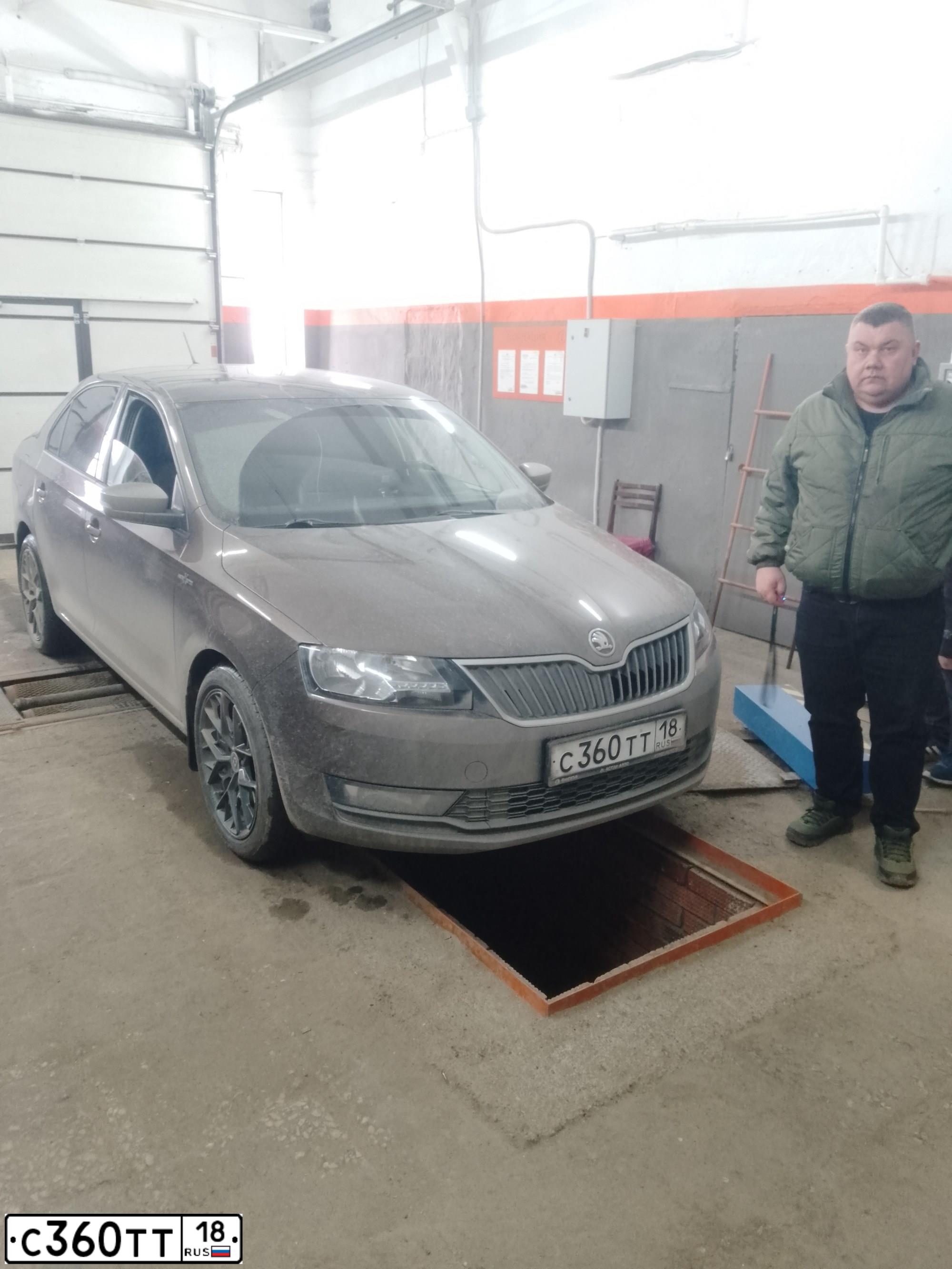 Фото автомобиля SKODA RAPID, 2018 — госномер С360ТТ18. Цвет: КОРИЧНЕВЫЙ