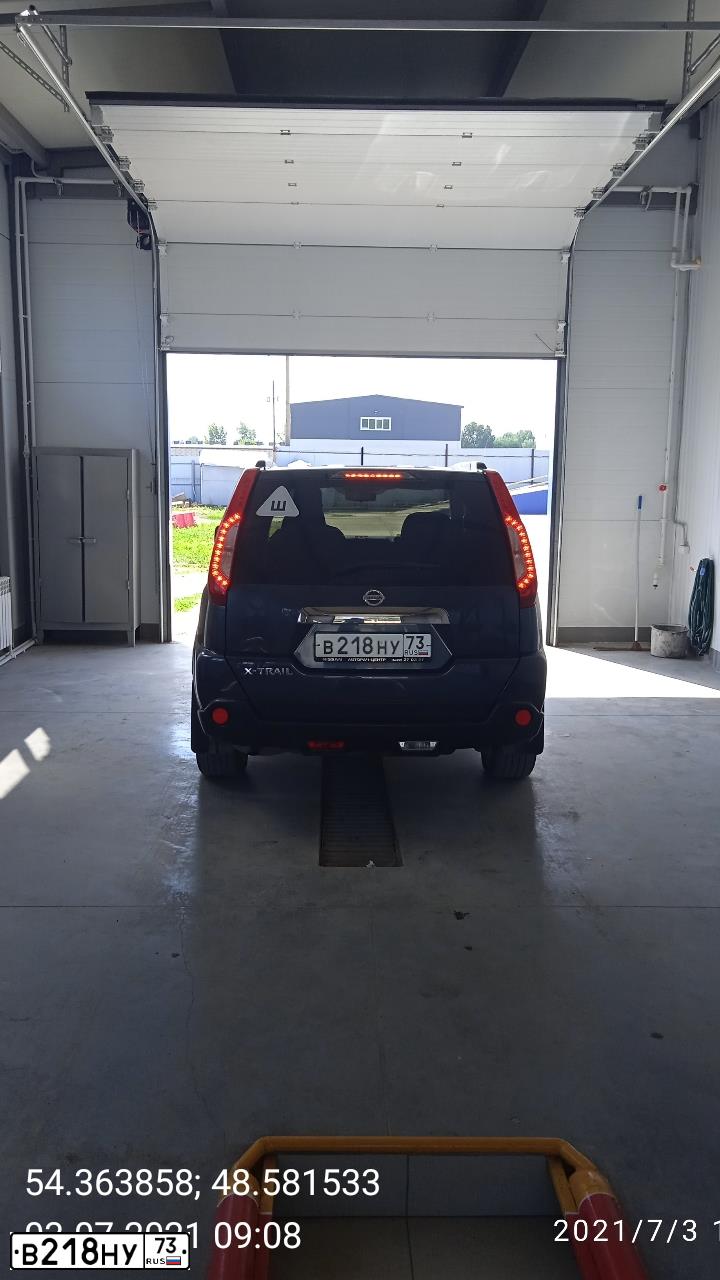 Фото автомобиля NISSAN X-TRAIL, 2014 — госномер В218НУ73. Цвет: СИНИЙ