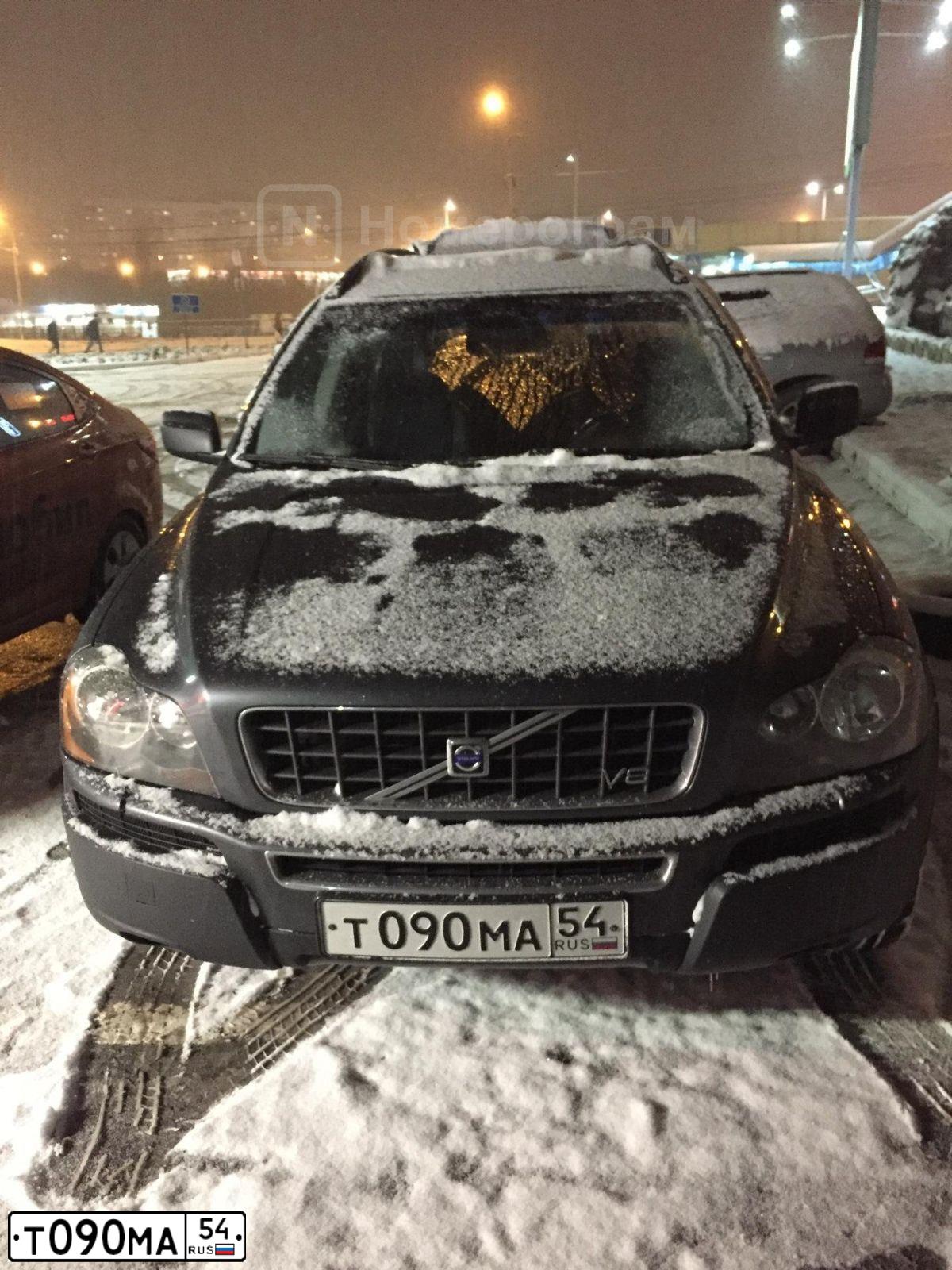 Фото автомобиля VOLVO XC90, 2005 — госномер Т090МА54. Цвет: ТЕМНО-СЕРЫЙ