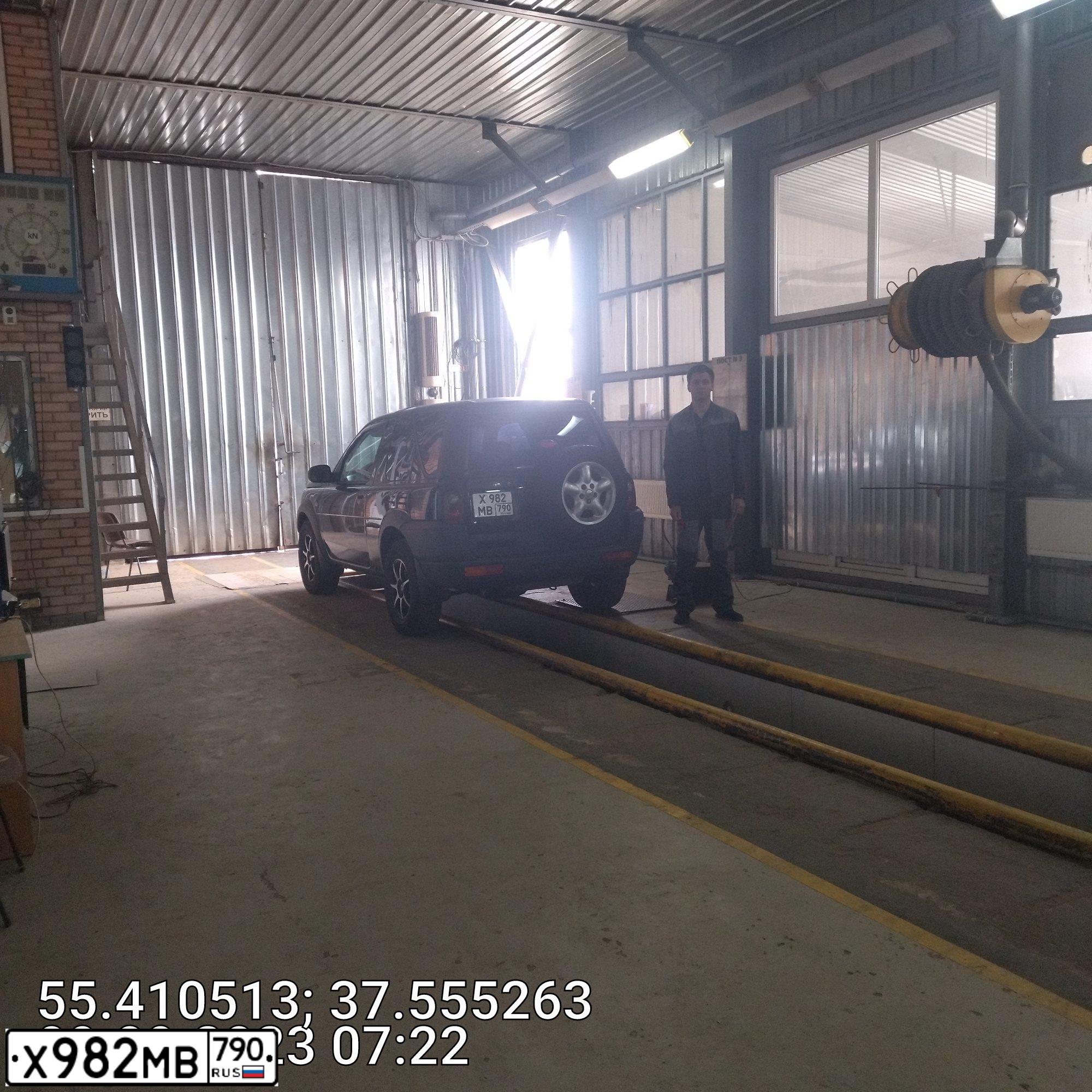 Фото автомобиля LAND ROVER FREELANDER, 1999 — госномер К982ВВ550