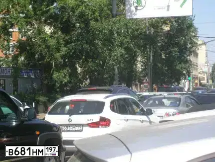 Фото автомобиля BMW X1, 2011 — госномер М680ВХ136. Цвет: Белый