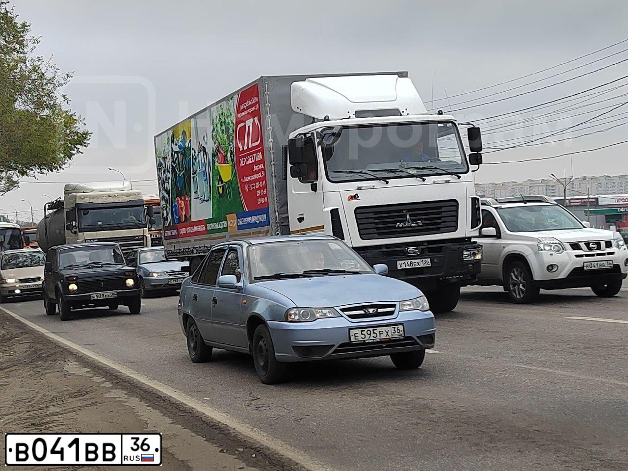 Фото автомобиля NISSAN X-TRAIL, 2013 — госномер В041ВВ36. Цвет: Белый