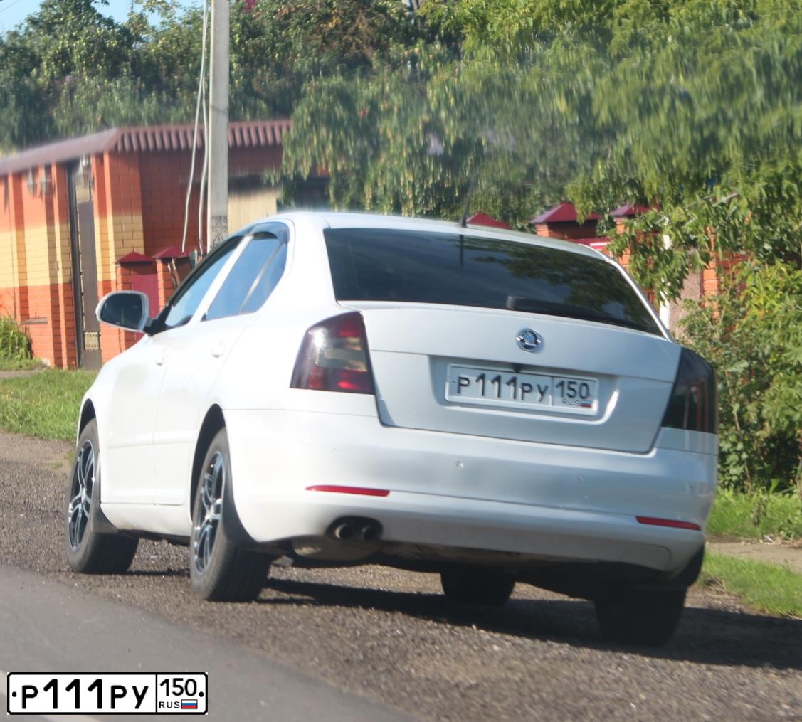 Фото автомобиля NISSAN ALMERA, 2008 — госномер Р111РУ150. Цвет: ЧЕРНЫЙ