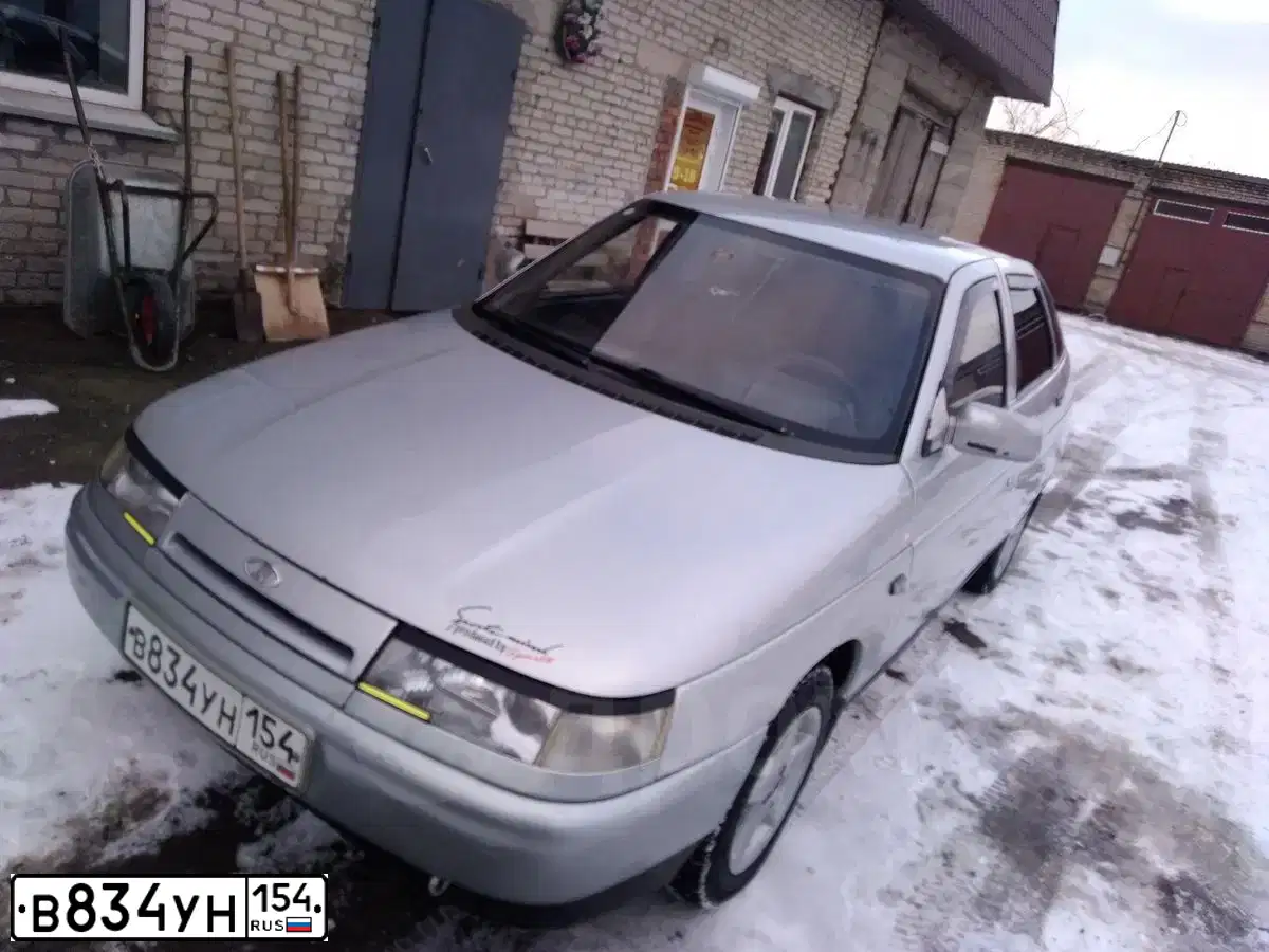Фото автомобиля LADA 2112, 2002 — госномер В834УН154. Цвет: СВЕТЛО СЕРЕБРИСТЫЙ