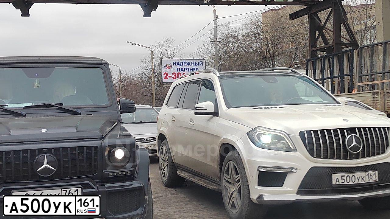 Фото автомобиля MERCEDES GL-KLASSE, 2015 — госномер А500УК161. Цвет: Белый