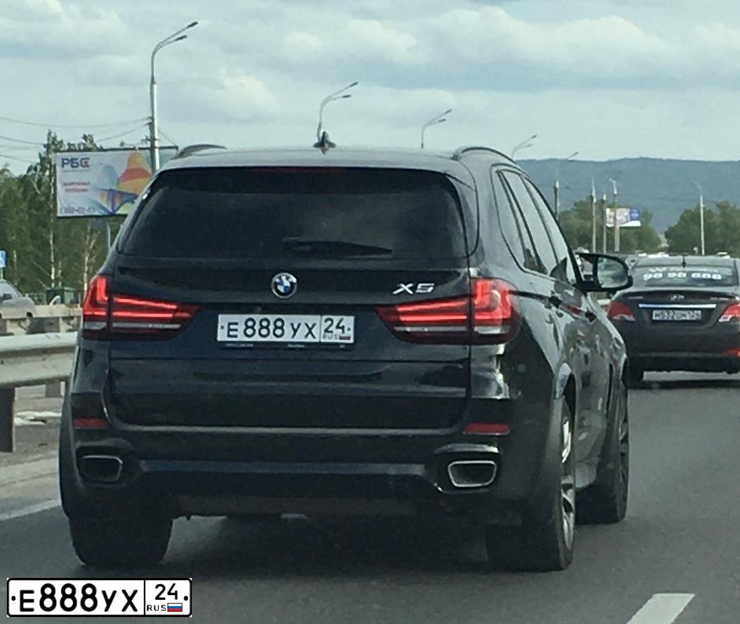 Фото автомобиля BMW X5, 2017 — госномер Е888УХ24. Цвет: ЧЕРНЫЙ
