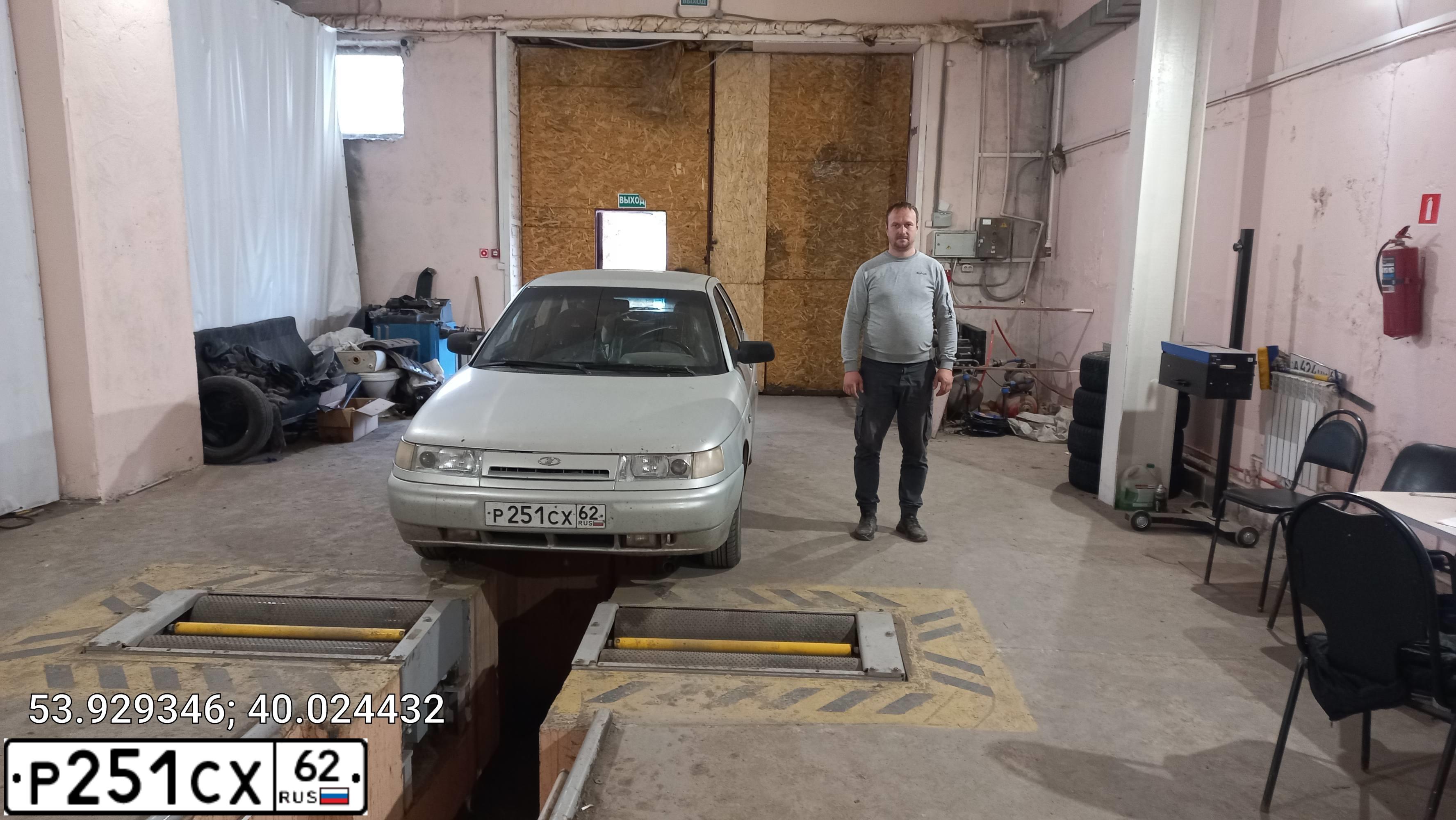 Фото автомобиля LADA 2112, 2004 — госномер Р251СХ62. Цвет: МОЛОЧНО-БЕЛЫЙ СЕРЕБРИСТЫЙ