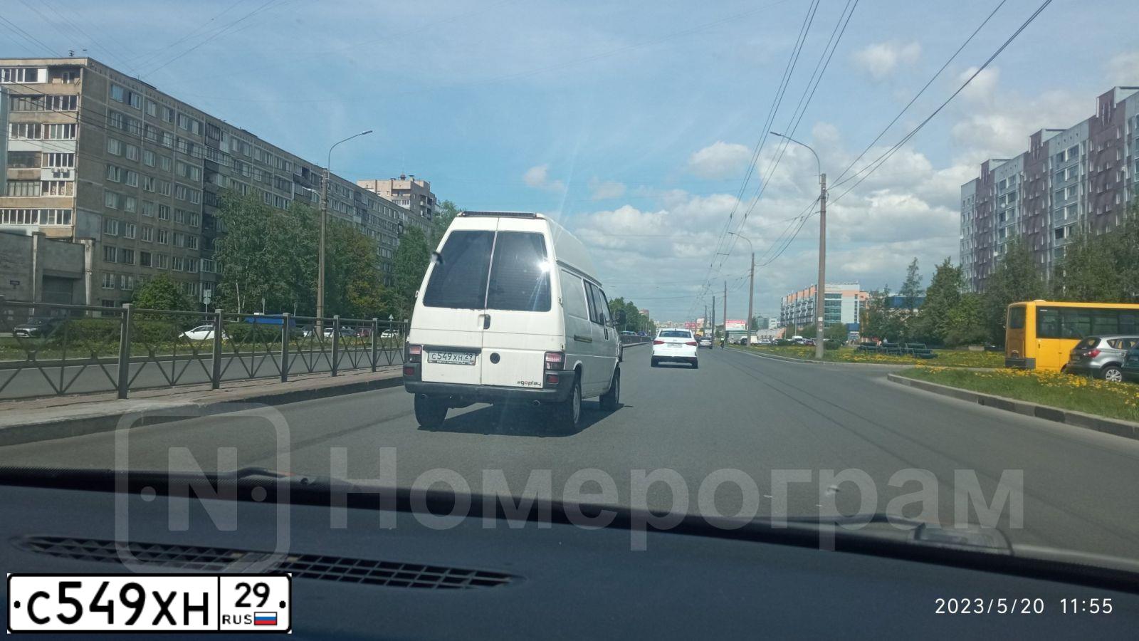 Фото автомобиля VOLKSWAGEN TRANSPORTER, 1999 — госномер К686ВН323. Цвет: Белый