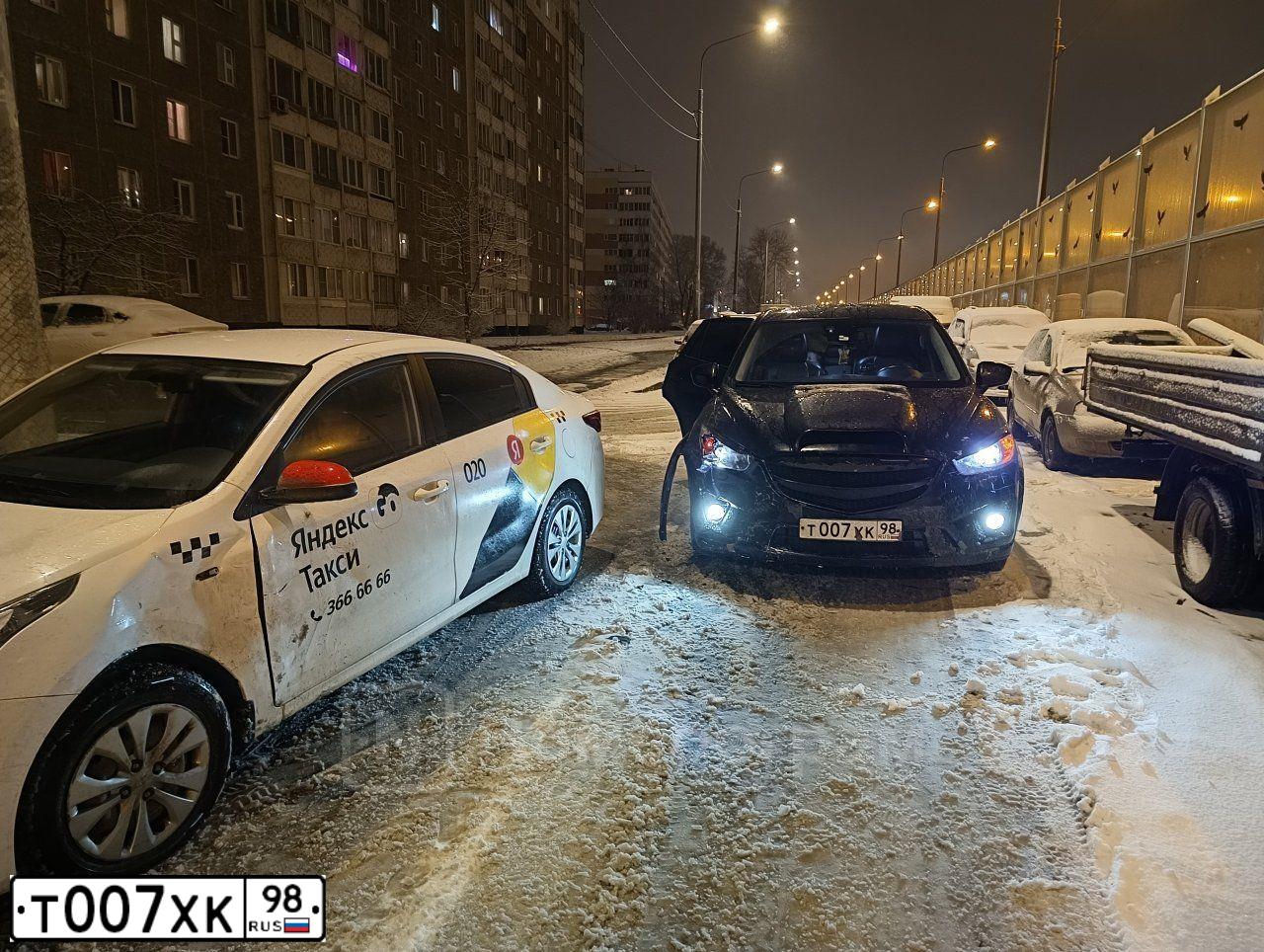 Фото автомобиля VOLKSWAGEN PASSAT, 2002 — госномер А431УН92. Цвет: СВЕТЛО-СЕРЫЙ