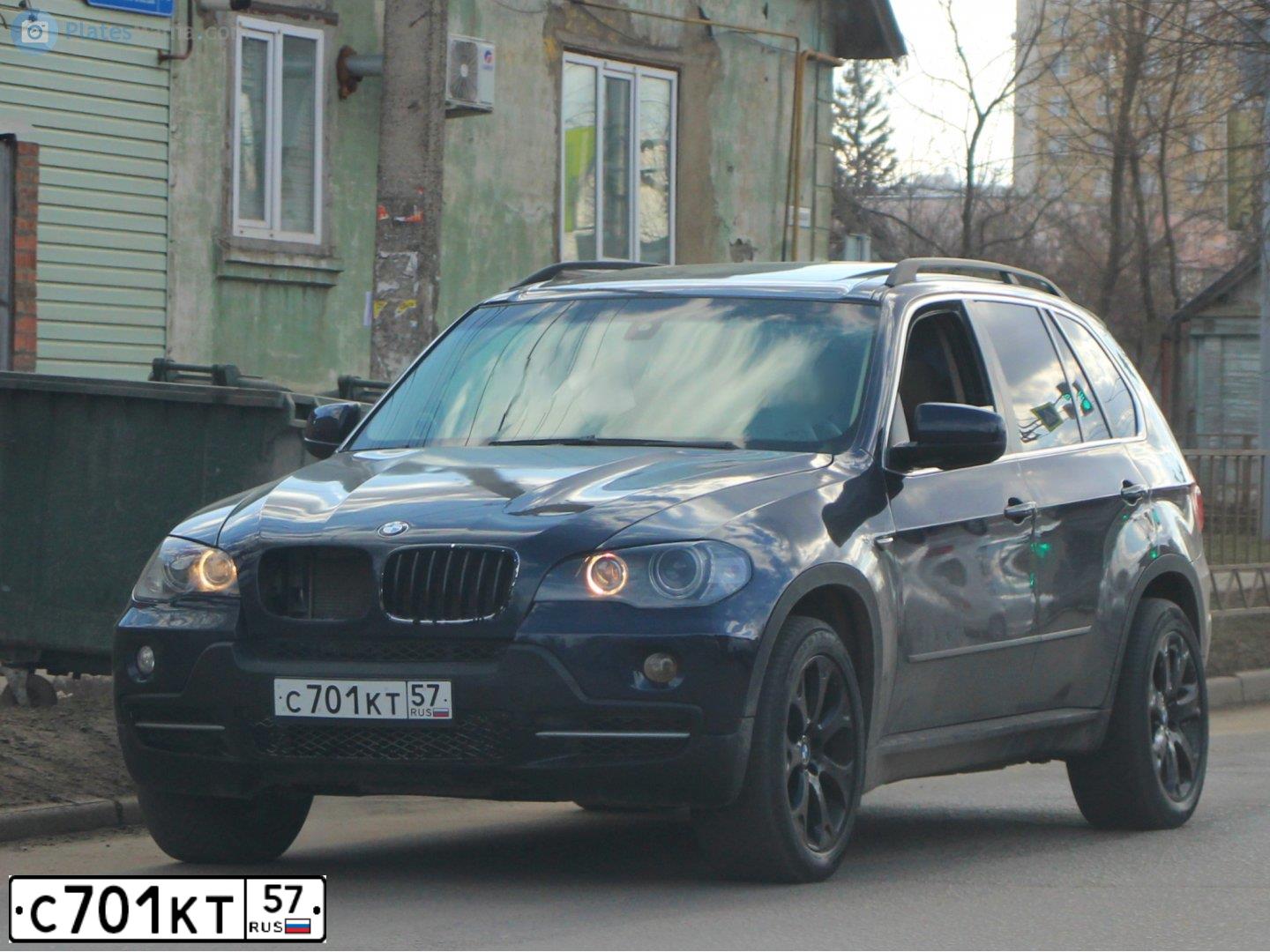 Фото автомобиля BMW X5, 2006 — госномер С701КТ57. Цвет: Темно-синий