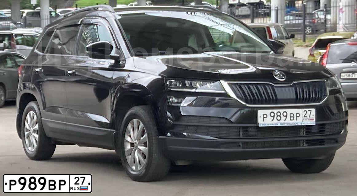 Фото автомобиля SKODA KAROQ, 2020 — госномер Р989ВР27. Цвет: ЧЕРНЫЙ