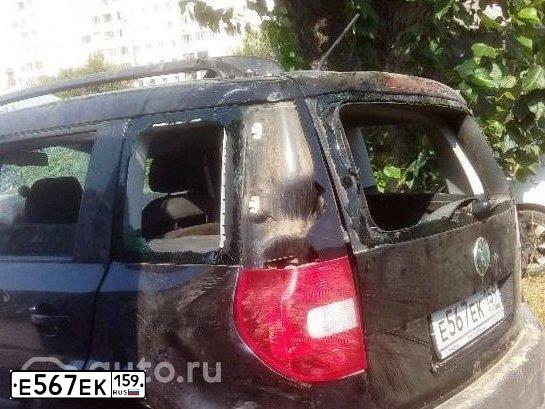 Фото автомобиля SKODA YETI, 2013 — госномер К816ОН134. Цвет: ЧЕРНЫЙ