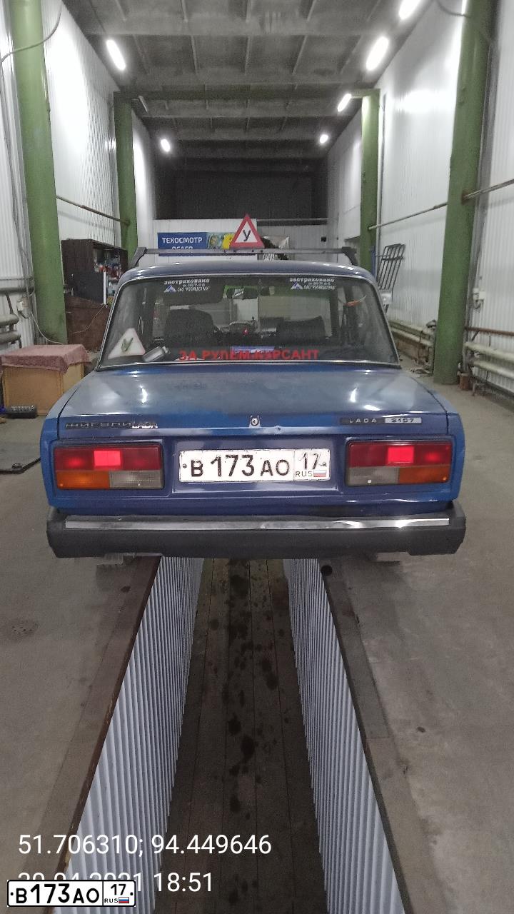 Фото автомобиля LADA 2107 LADA, 2006 — госномер В173АО17. Цвет: синий