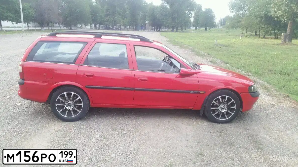 Фото автомобиля OPEL VECTRA, 1998 — госномер С632АА761. Цвет: Красный