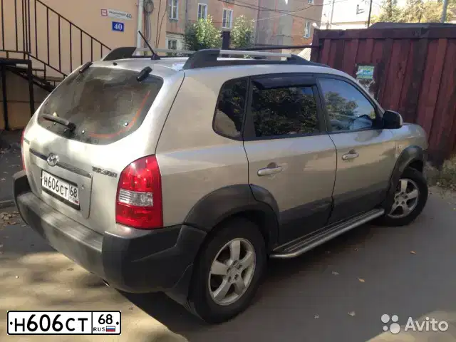 Фото автомобиля HYUNDAI TUCSON, 2006 — госномер К333НК68. Цвет: Серебристый