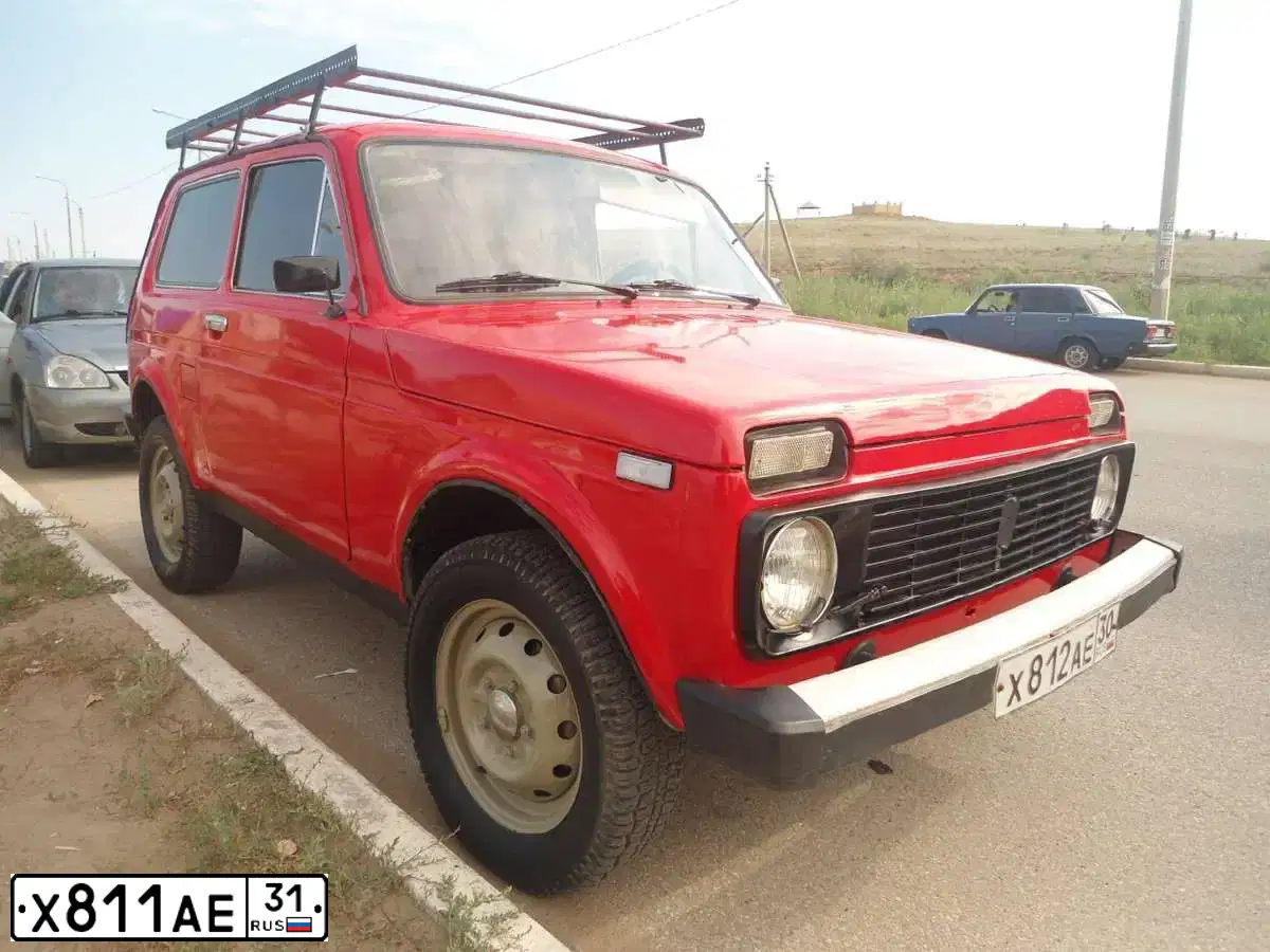 Фото автомобиля TOYOTA RAV4, 2004 — госномер Х811АЕ31. Цвет: Серебристый