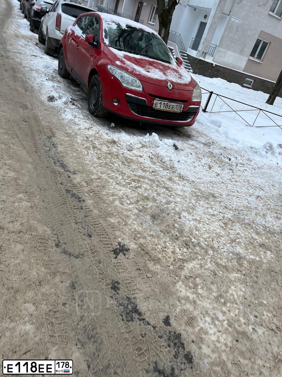 Фото автомобиля RENAULT MEGANE, 2012 — госномер У417НР198