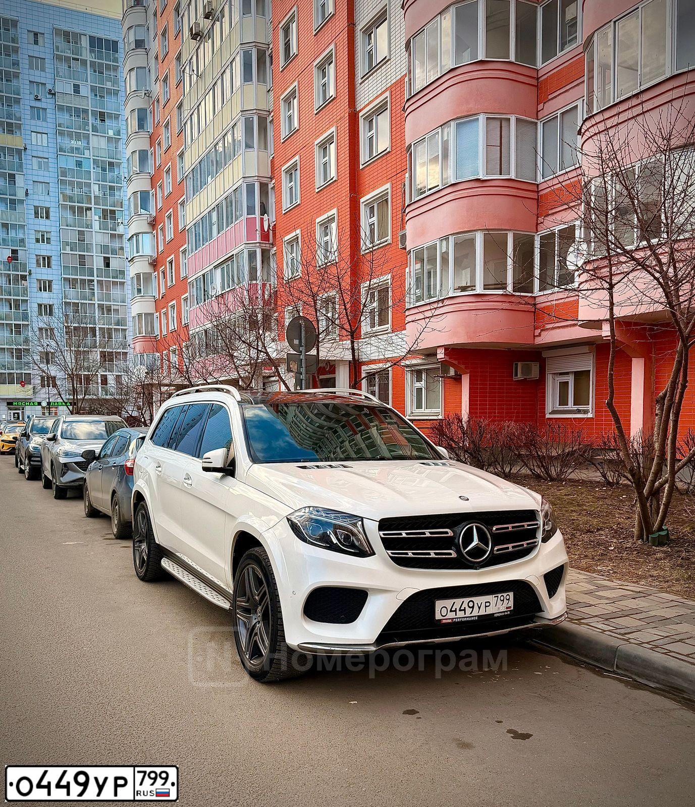 Фото автомобиля MERCEDES GL-KLASSE, 2016 — госномер О449УР799. Цвет: Белый