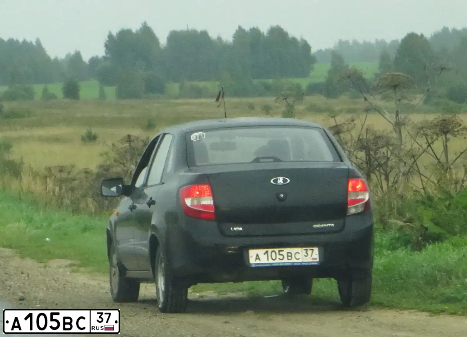 Фото автомобиля LADA 2190 GRANTA, 2013 — госномер А105ВС37. Цвет: ЧЕРНЫЙ