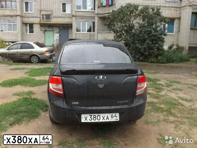 Фото автомобиля LADA 2190 GRANTA, 2012 — госномер Х380ХА64. Цвет: СЕРО-ЧЕРНЫЙ