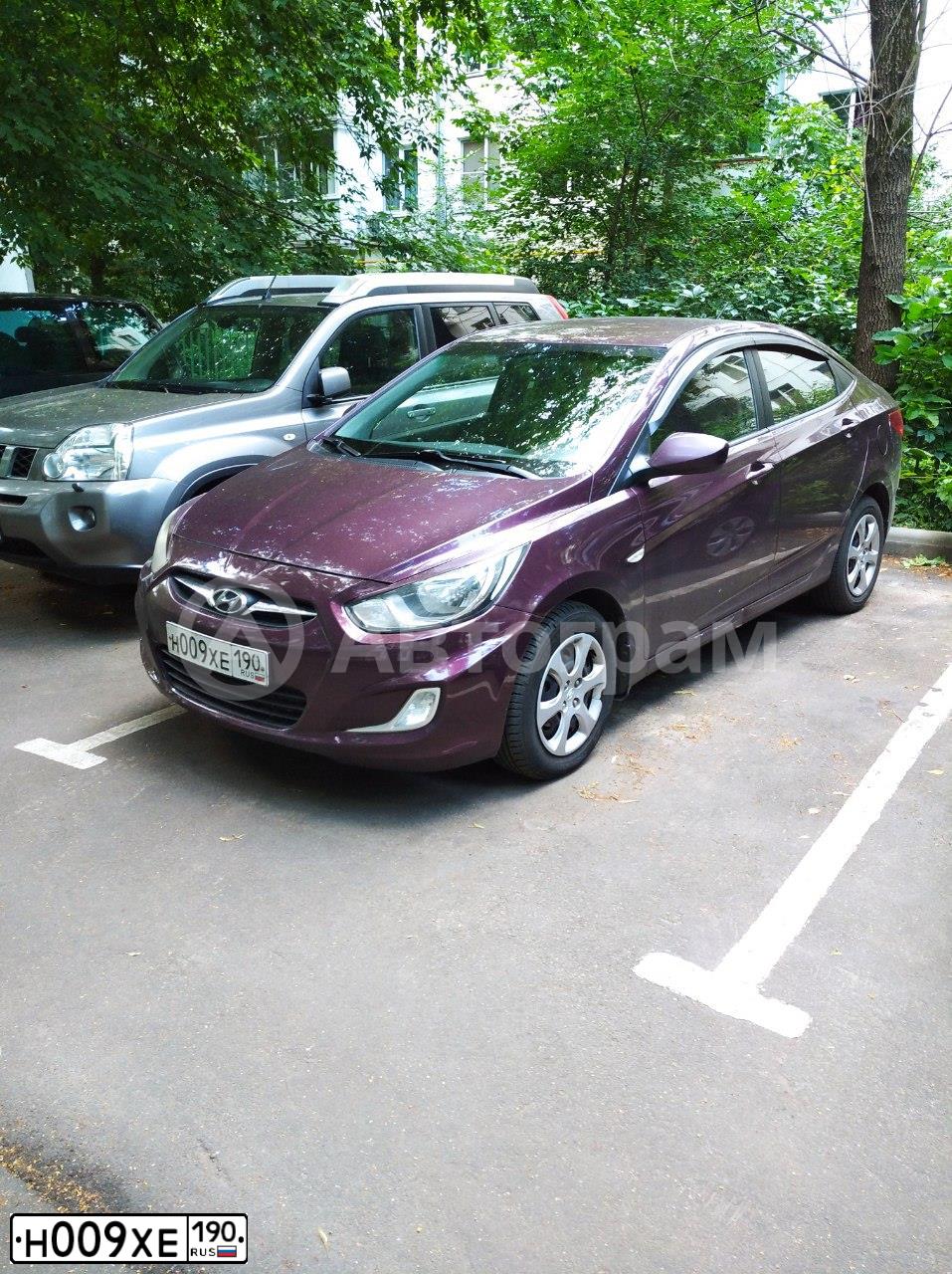 Фото автомобиля HYUNDAI SOLARIS, 2013 — госномер Н009ХЕ190. Цвет: ФИОЛЕТОВЫЙ