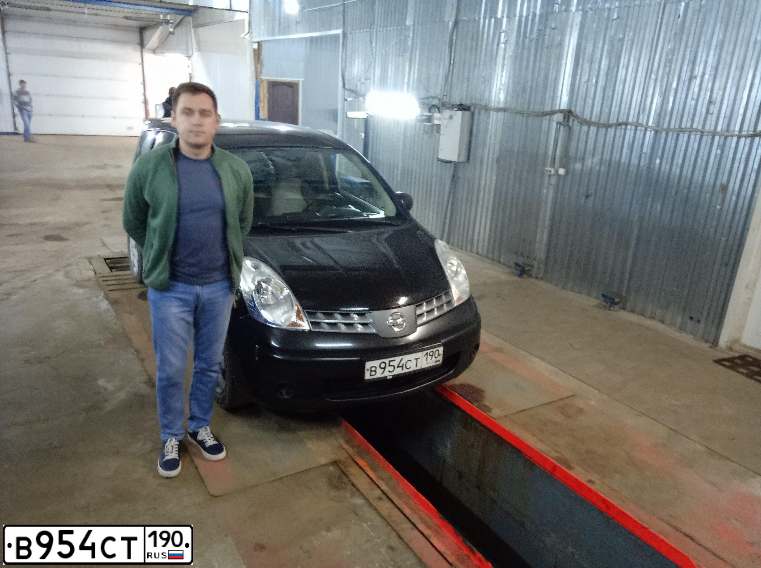 Фото автомобиля НИССАН НОУТ, 2008 — госномер М396КХ35. Цвет: ЧЕРНЫЙ