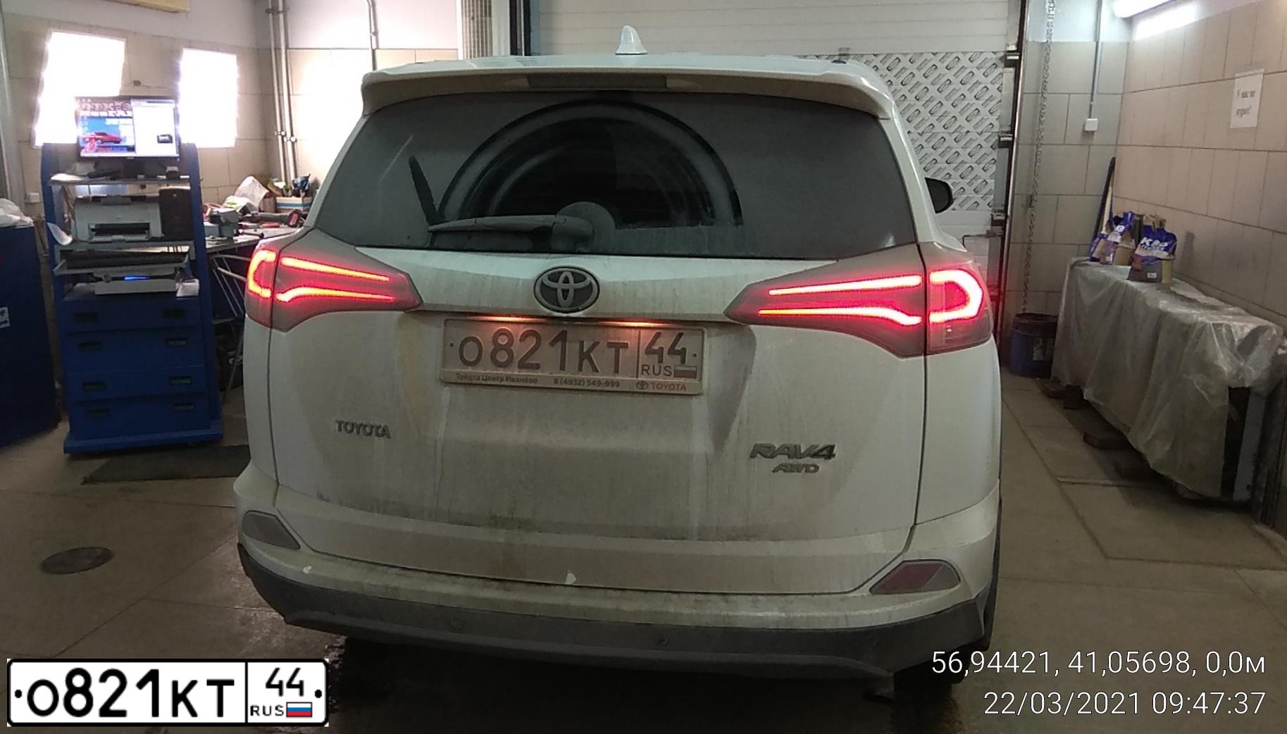 Фото автомобиля TOYOTA RAV4, 2017 — госномер Х118ЕО37. Цвет: БЕЛЫЙ