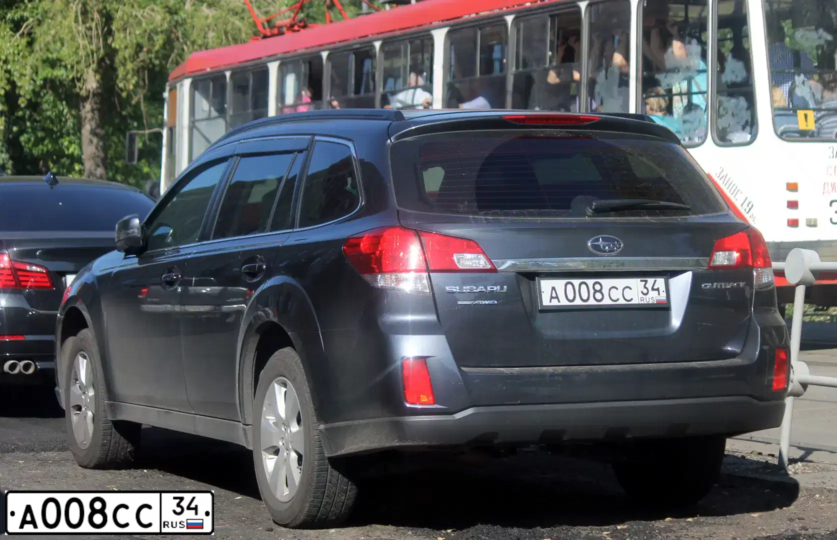 Фото автомобиля SUBARU OUTBACK, 2012 — госномер А008СС34. Цвет: СЕРЫЙ