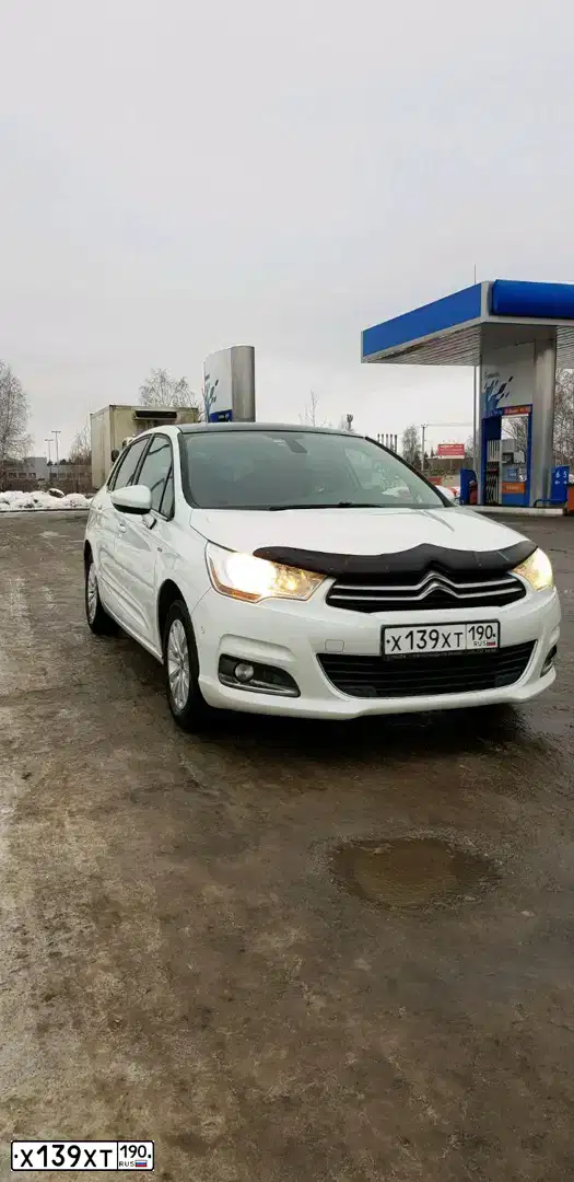 Фото автомобиля VOLVO XC60, 2012 — госномер К412ОО777. Цвет: Белый