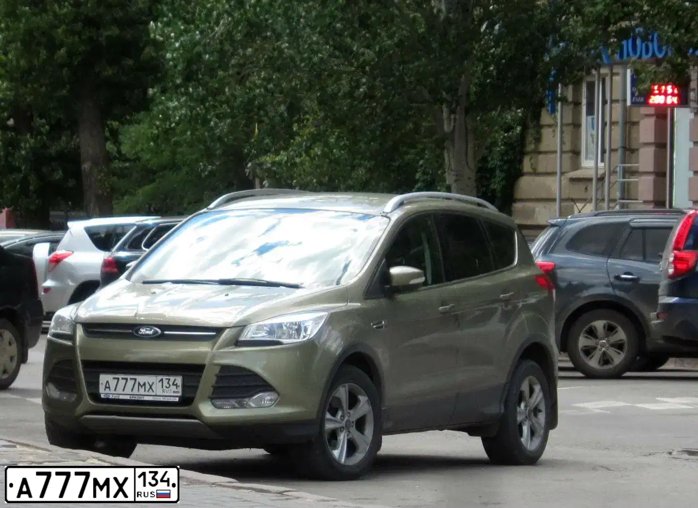 Фото автомобиля FORD KUGA, 2013 — госномер А777МХ134. Цвет: СЕРО ЗЕЛЕНЫЙ
