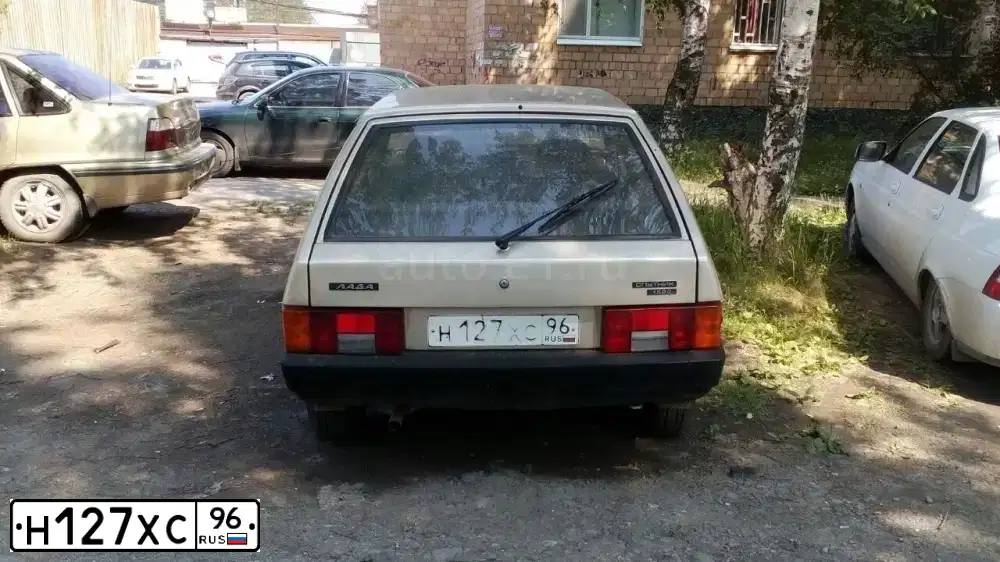 Фото автомобиля LADA 2109, 1999 — госномер Е986КР196. Цвет: СЕРО-БЕЖЕВЫЙ