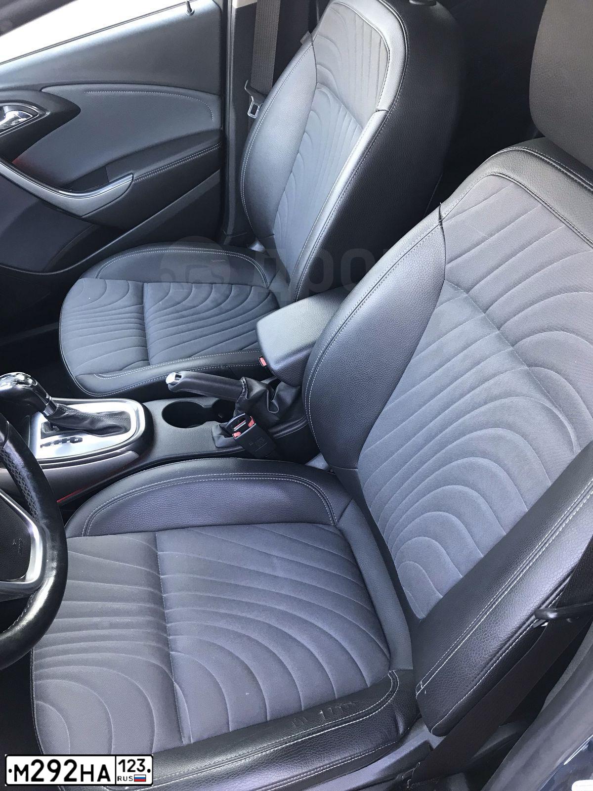 Фото автомобиля OPEL ASTRA, 2013 — госномер К382ЕН761. Цвет: СИНИЙ МЕТАЛЛИК