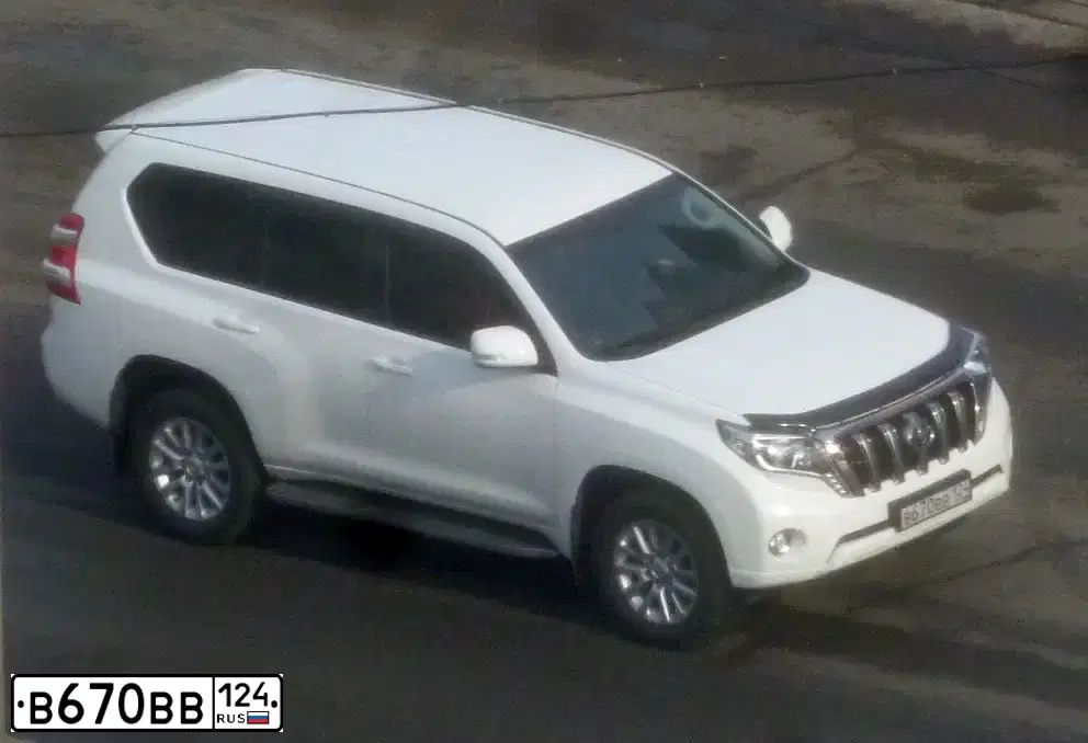Фото автомобиля TOYOTA LANDCRUISER, 2014 — госномер В670ВВ124. Цвет: БЕЛЫЙ