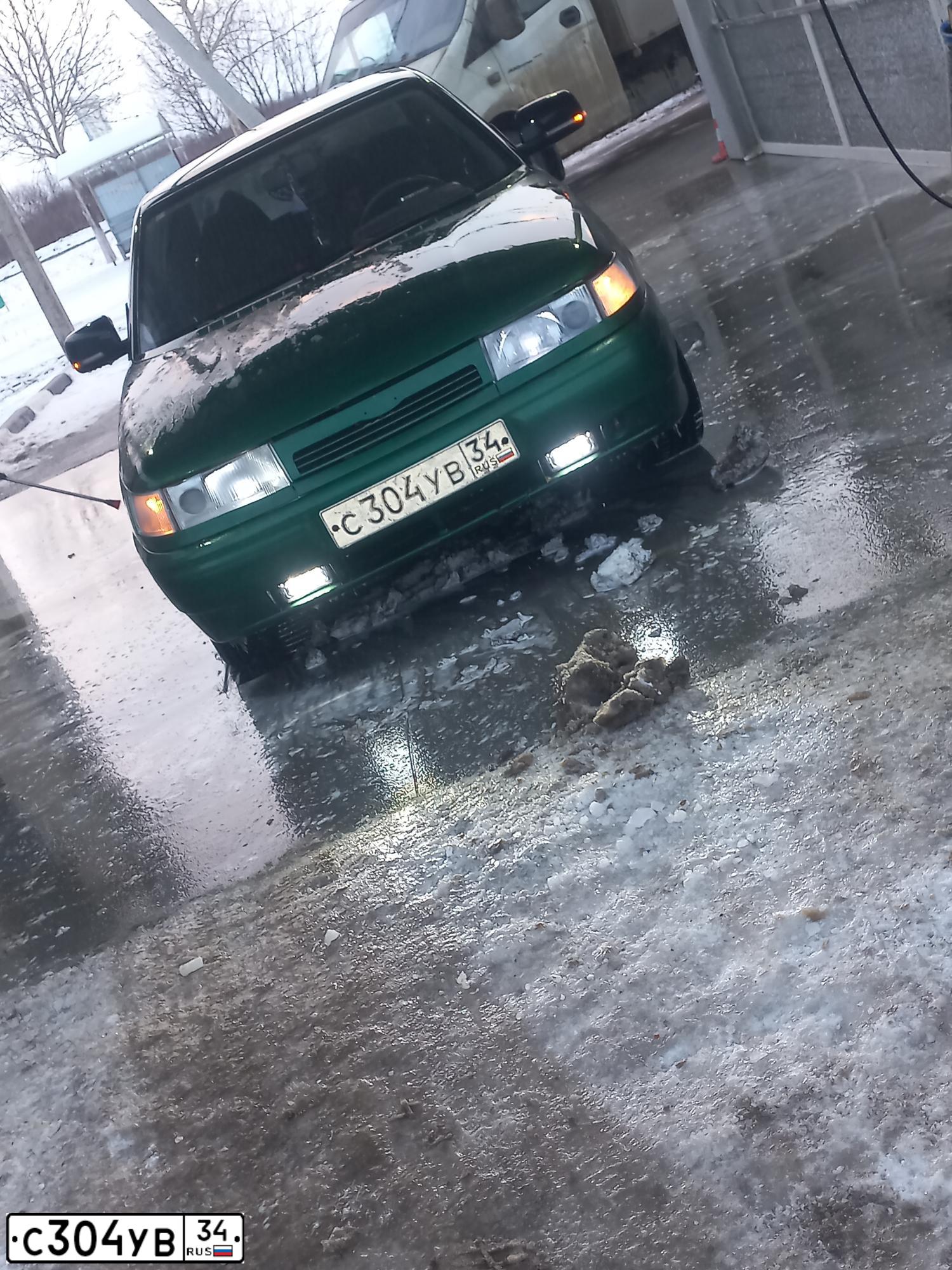 Фото автомобиля LADA 2110, 2001 — госномер С304УВ34. Цвет: СЕРЕБРИСТЫЙ ЯРКО-ЗЕЛЕНЫЙ