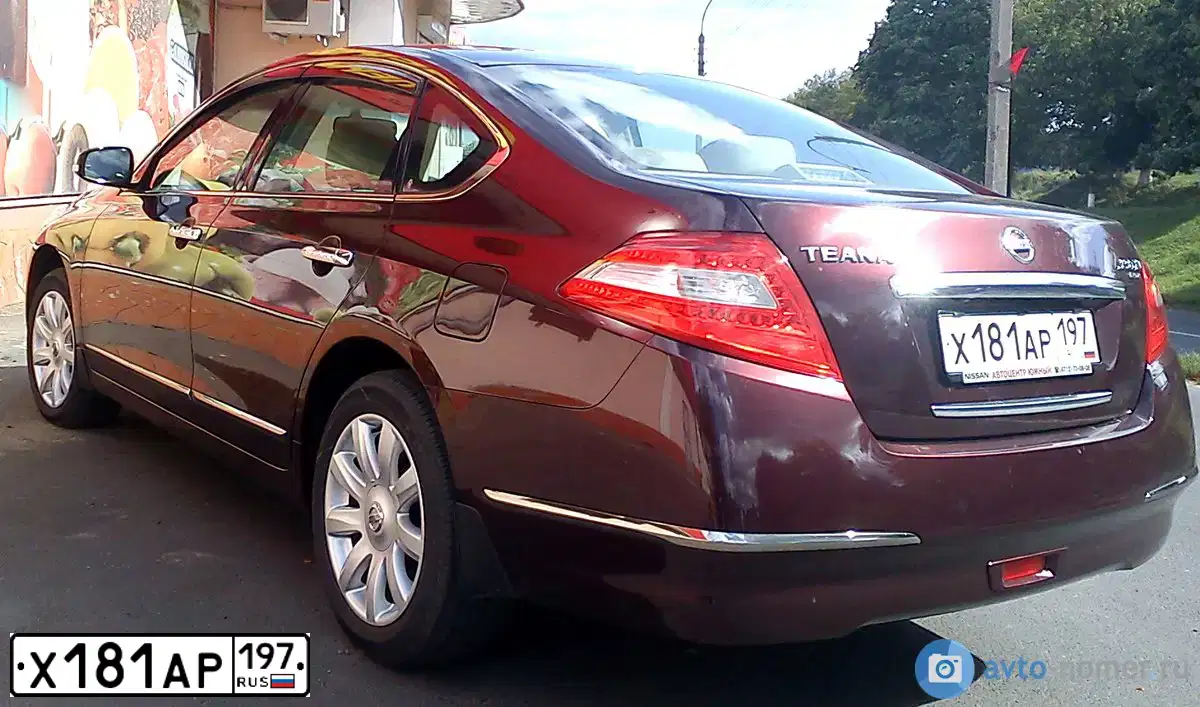 Фото автомобиля NISSAN TEANA, 2010 — госномер Х181АР197. Цвет: ТЕМНО-ВИШНЕВЫЙ