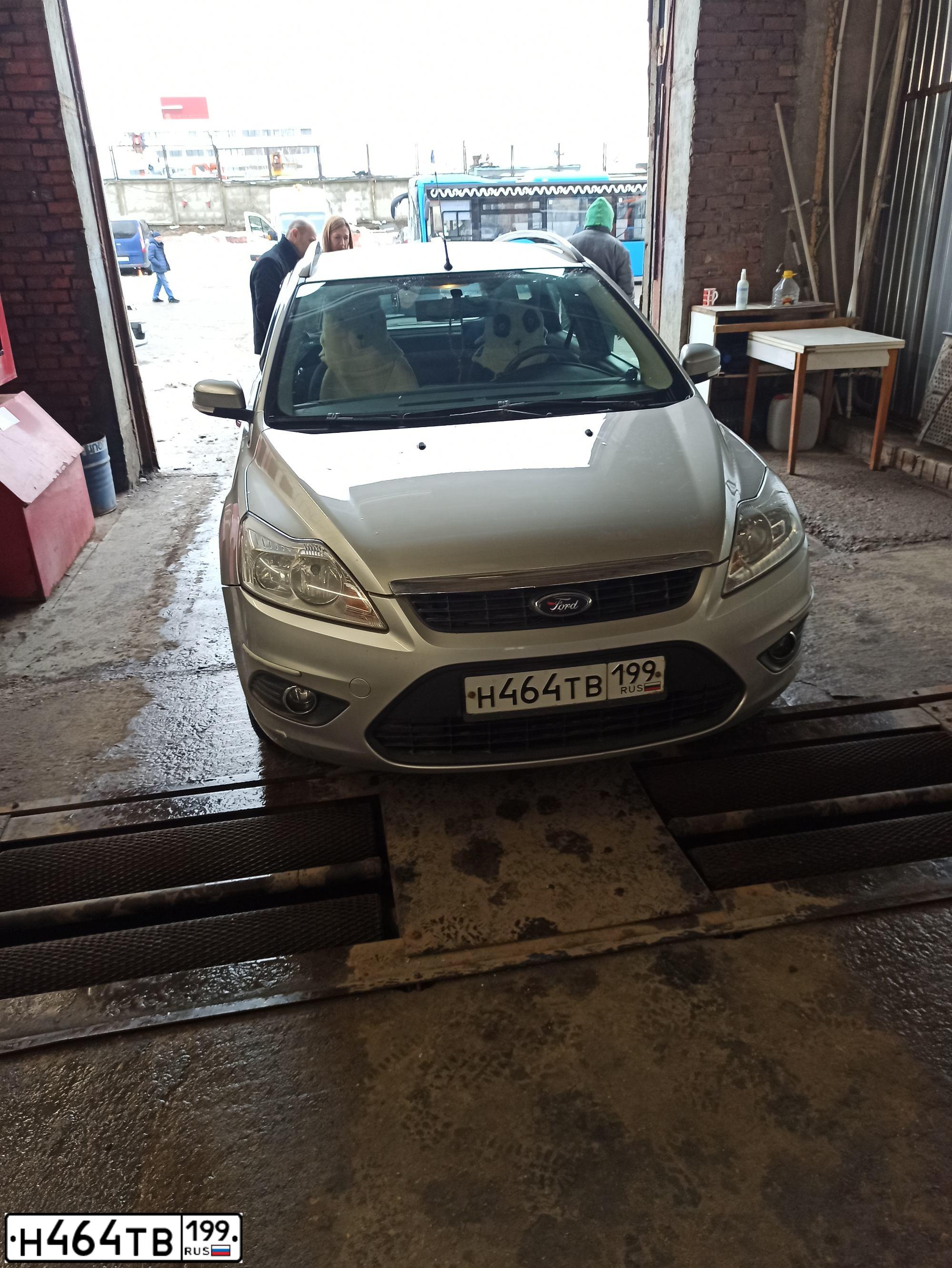 Фото автомобиля FORD FOCUS, 2009 — госномер Н464ТВ199. Цвет: СЕРЕБРИСТЫЙ