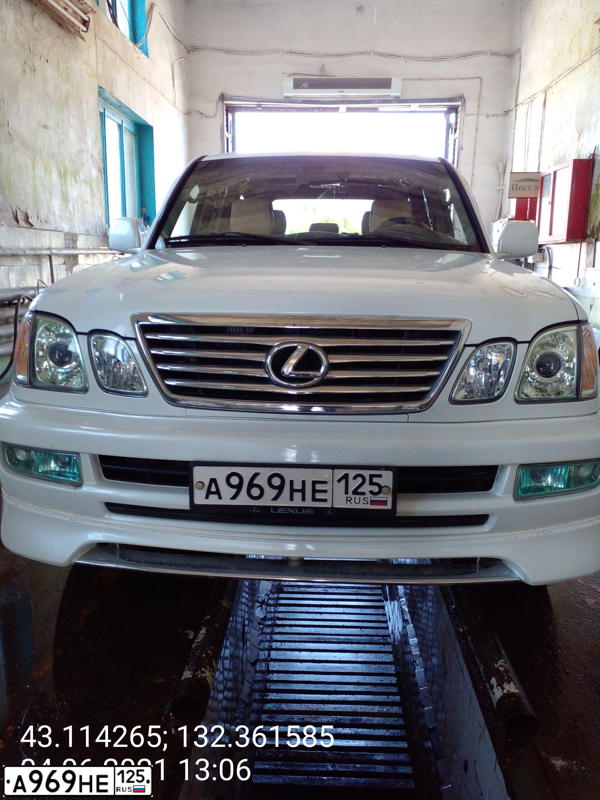 Фото автомобиля LEXUS LX, 2004 — госномер В914СМ125