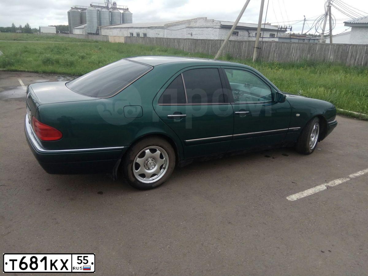 Фото автомобиля MERCEDES E-KLASSE, 2000 — госномер Х016ЕО55. Цвет: ЗЕЛЕНЫЙ