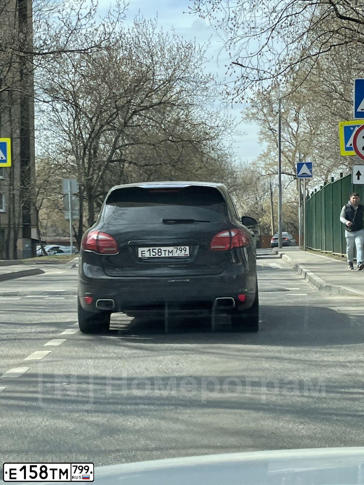 Фото автомобиля PORSCHE CAYENNE, 2010 — госномер А136РР799. Цвет: ЧЕРНЫЙ
